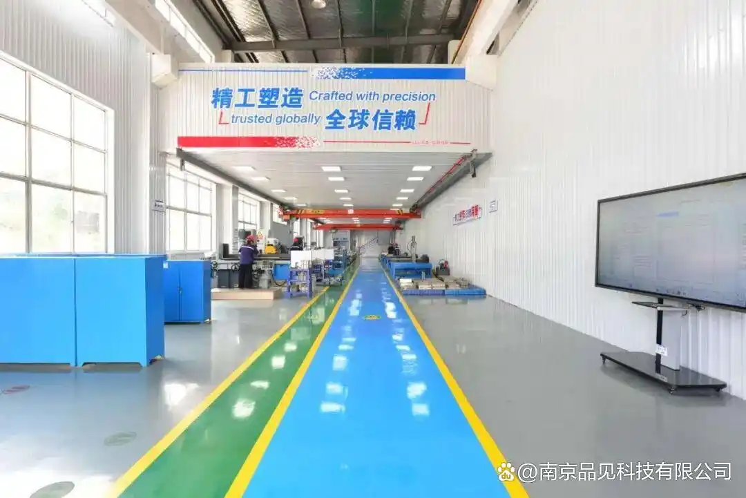 联鑫塑料机械精工塑造全球信赖主题生产车间