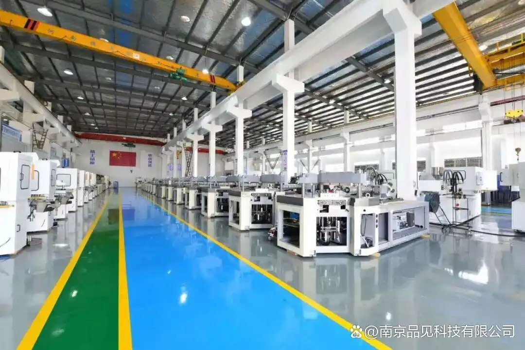 联鑫塑料机械生产线与设备车间
